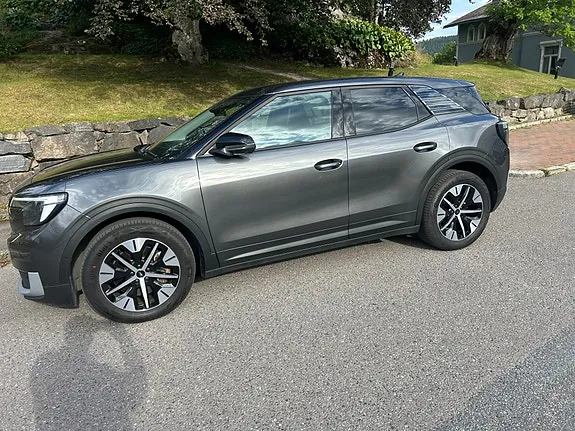 Ford Explorer 2025 photo 2