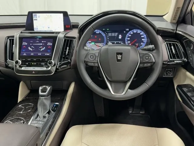 Toyota Crown Hybrid 2018 photo 4