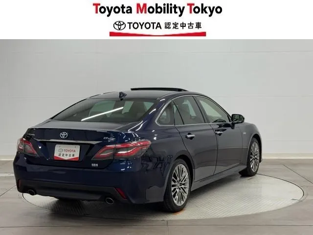 Toyota Crown Hybrid 2018 photo 2
