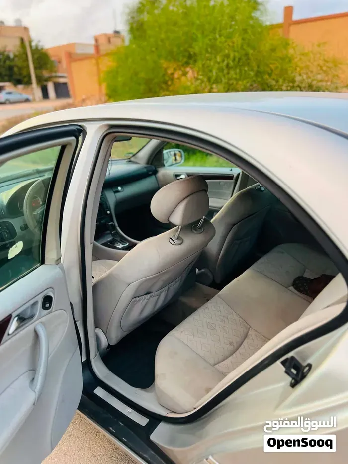 Mercedes-Benz C-Class 2004 photo 3