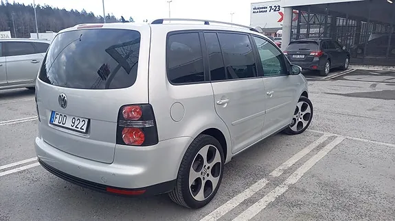 Volkswagen Touran 2010 photo 3