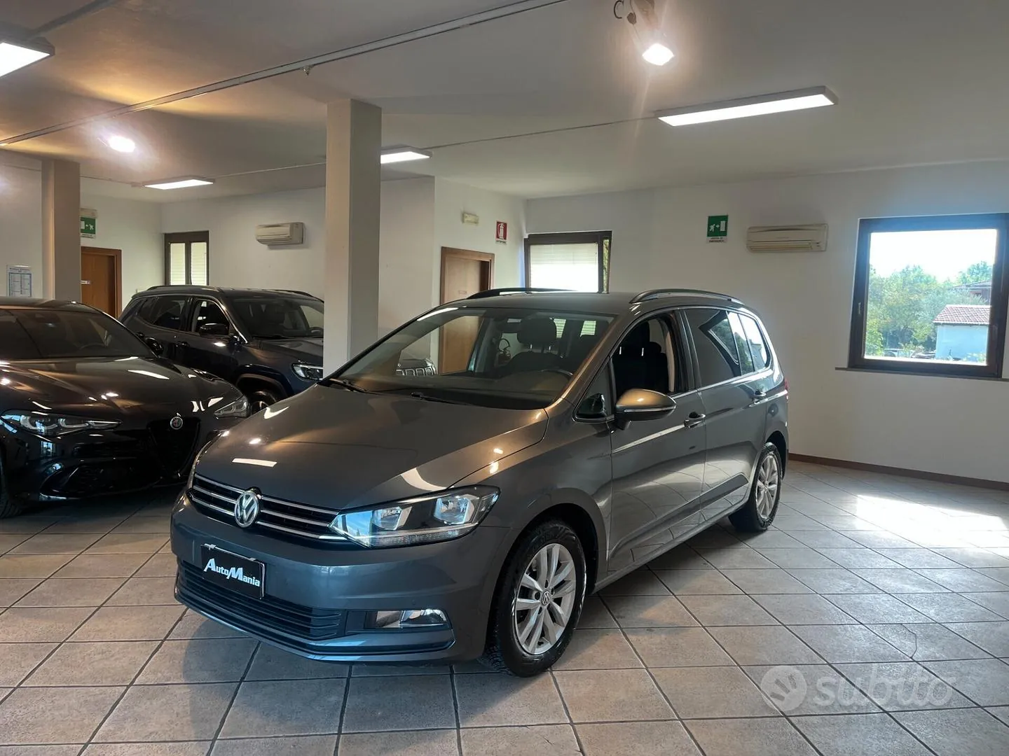 Volkswagen Touran 2017 photo 2