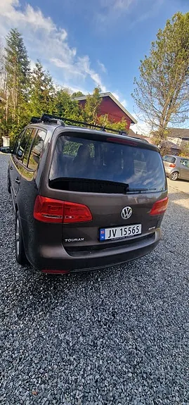 Volkswagen Touran 2012 photo 2