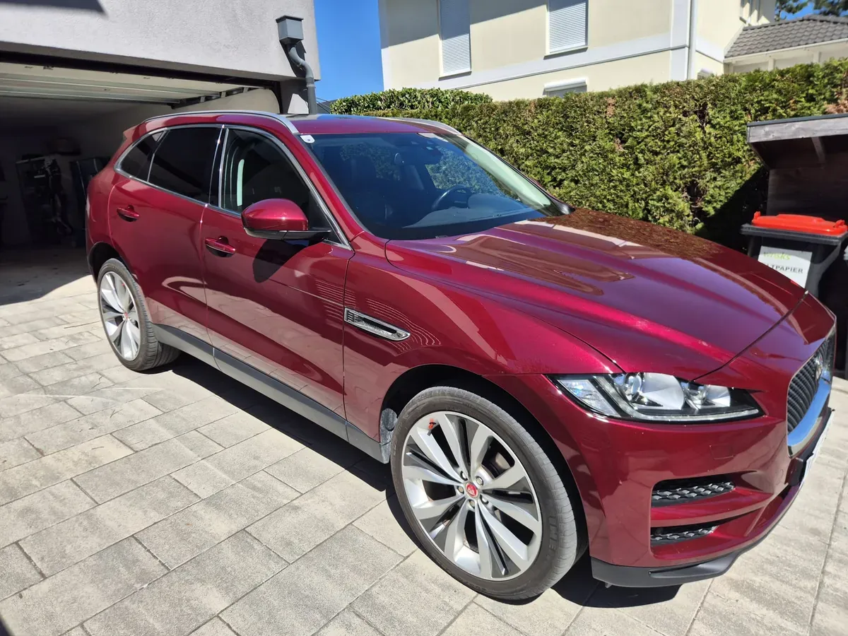 Jaguar F-Pace 2017 photo 2