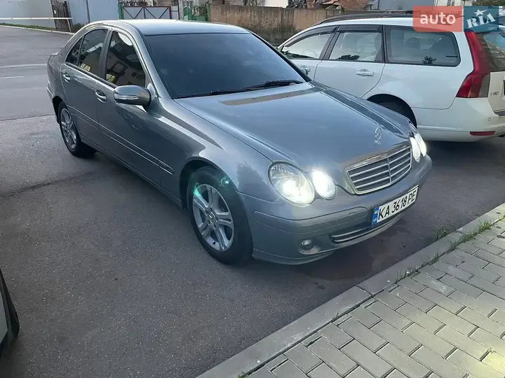 Mercedes-Benz C-Class 2005 photo 2