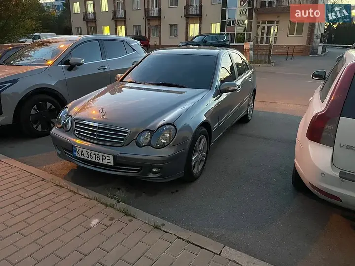 Mercedes-Benz C-Class 2005 photo 3