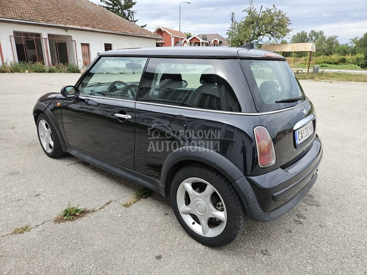 Mini One 2003 photo 3