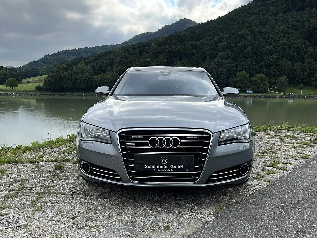 Audi A8 2012 photo 2