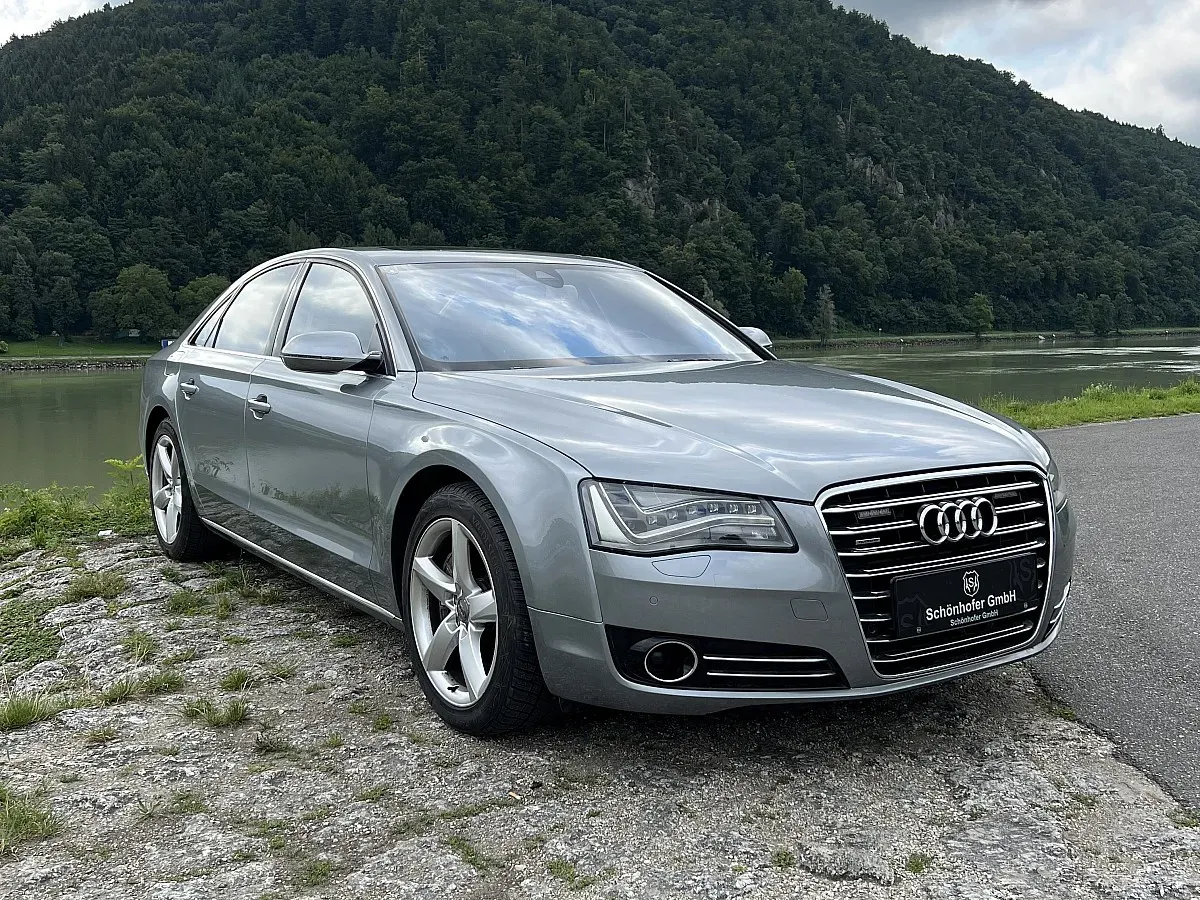 Audi A8 2012 photo 3