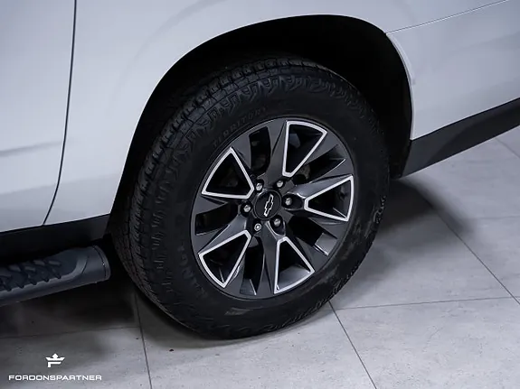 Chevrolet Suburban 2023 photo 5