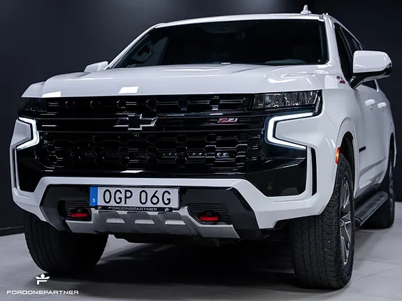 Chevrolet Suburban 2023 photo 2