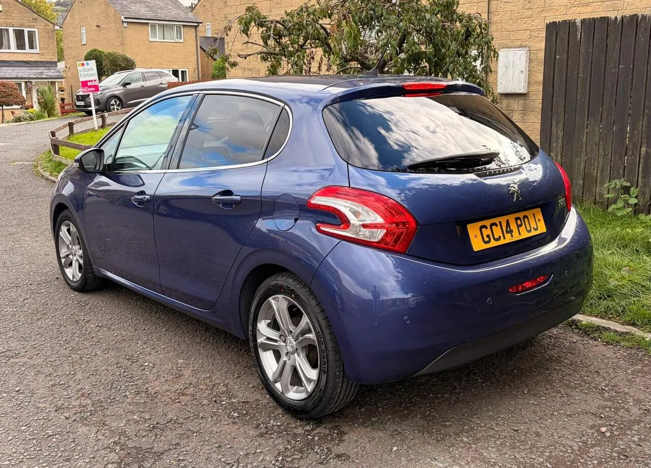 Peugeot 208 2014 photo 2