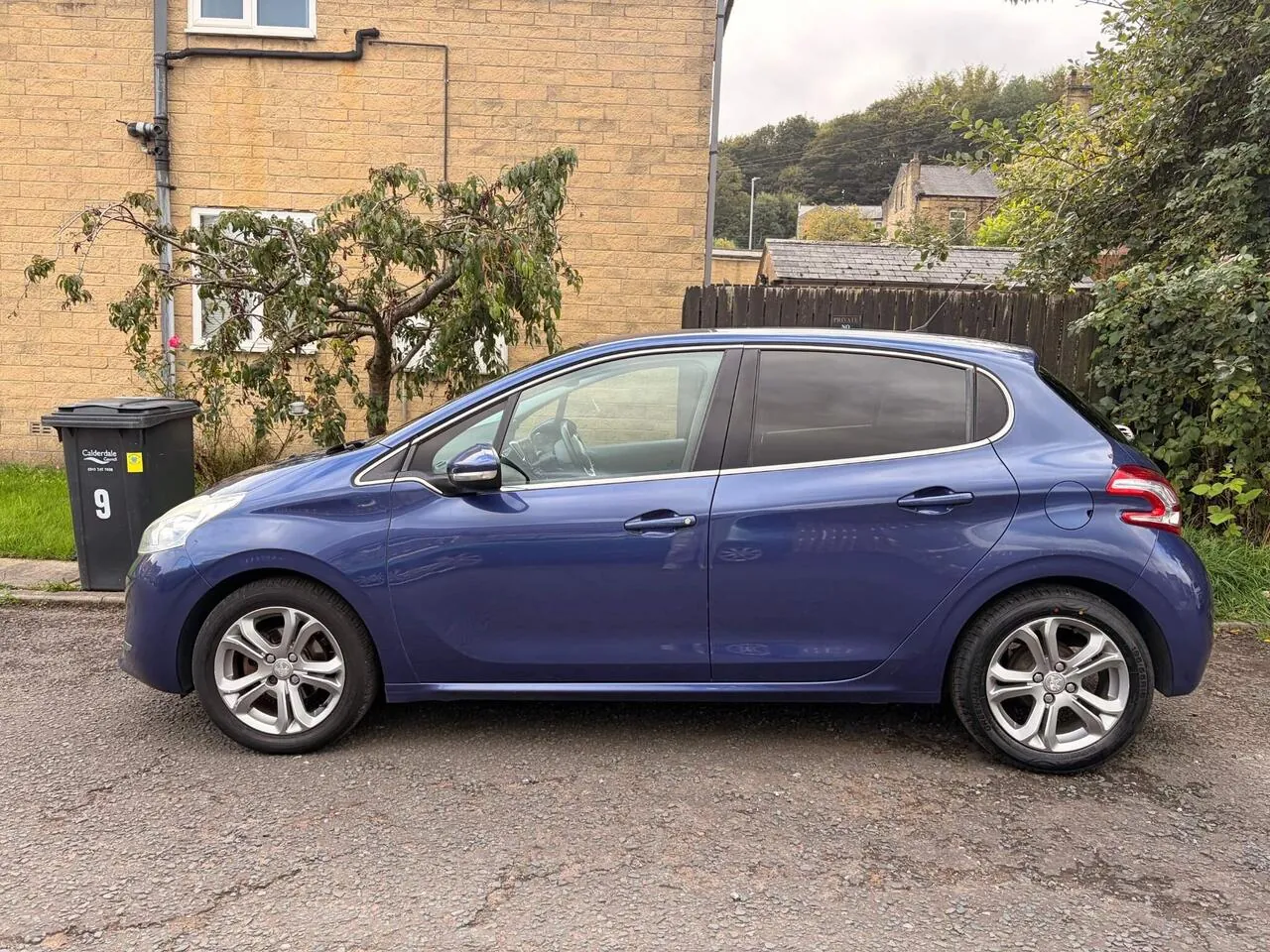 Peugeot 208 2014 photo 3