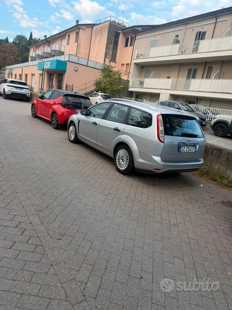 Ford Focus 2010 photo 3