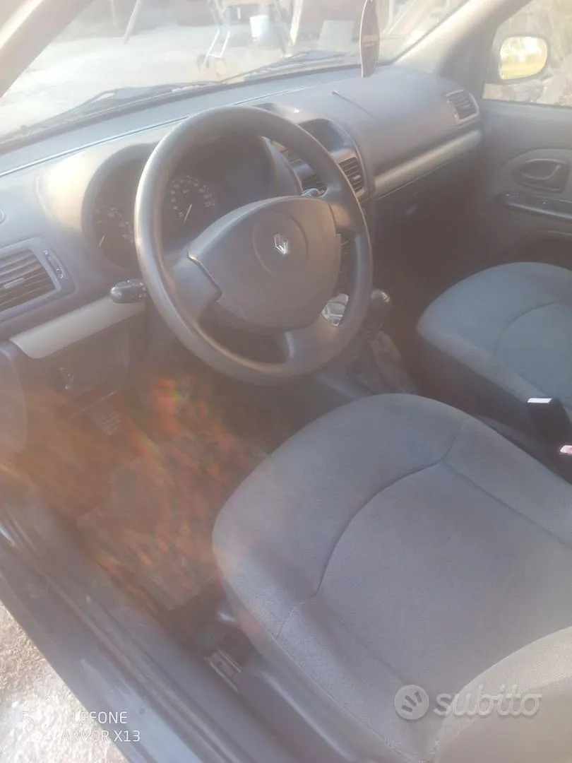 Renault Clio 2004 photo 3