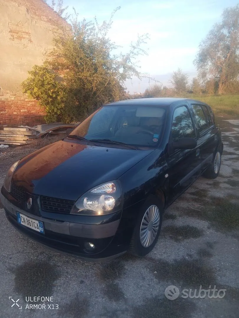Renault Clio 2004 photo 2