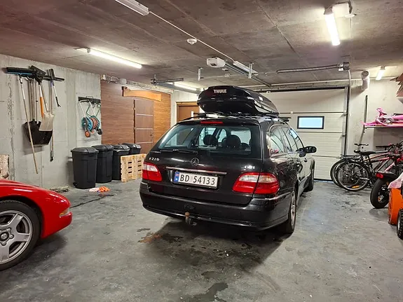 Mercedes-Benz E220 D 2006 photo 2