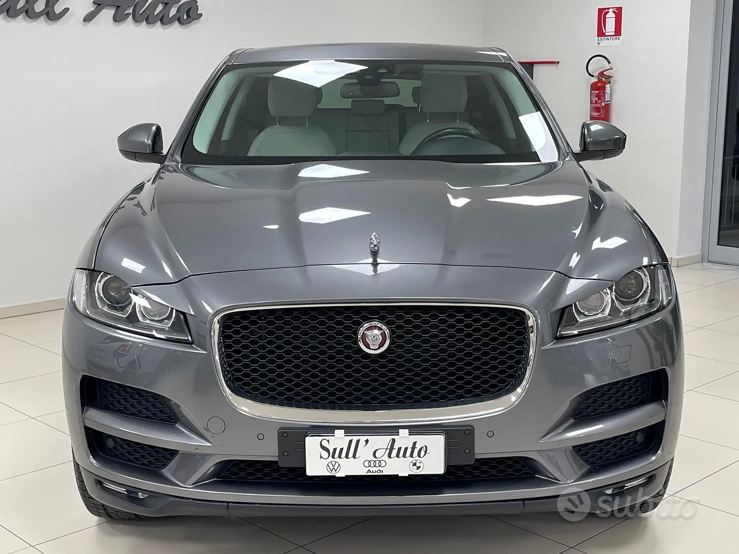 Jaguar F-Pace 2017 photo 2