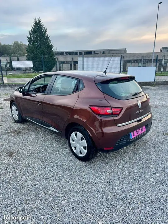 Renault Clio 2014 photo 2