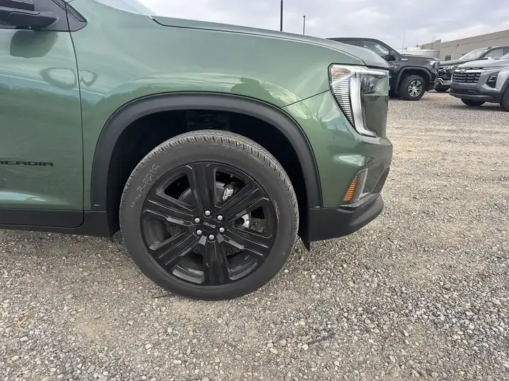 GMC Acadia 2027 photo 4