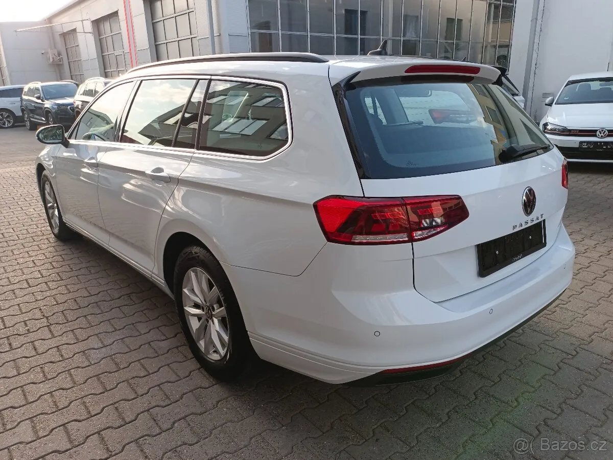 Volkswagen Passat 2022 photo 3