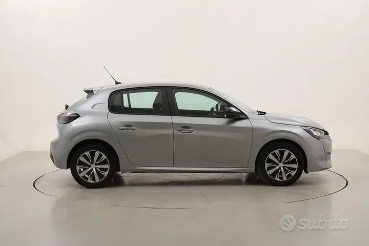 Peugeot 208 2023 photo 3