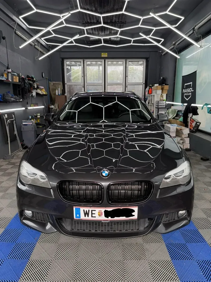 BMW 5Er-Reihe 520 2011 photo 2