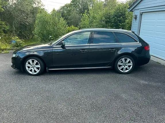 Audi A4 2012 photo 2