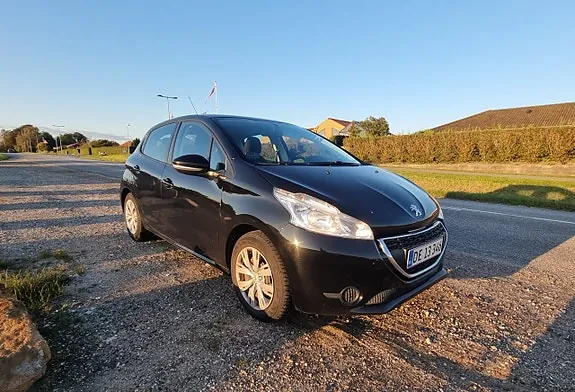 Peugeot 208 2015 photo 5