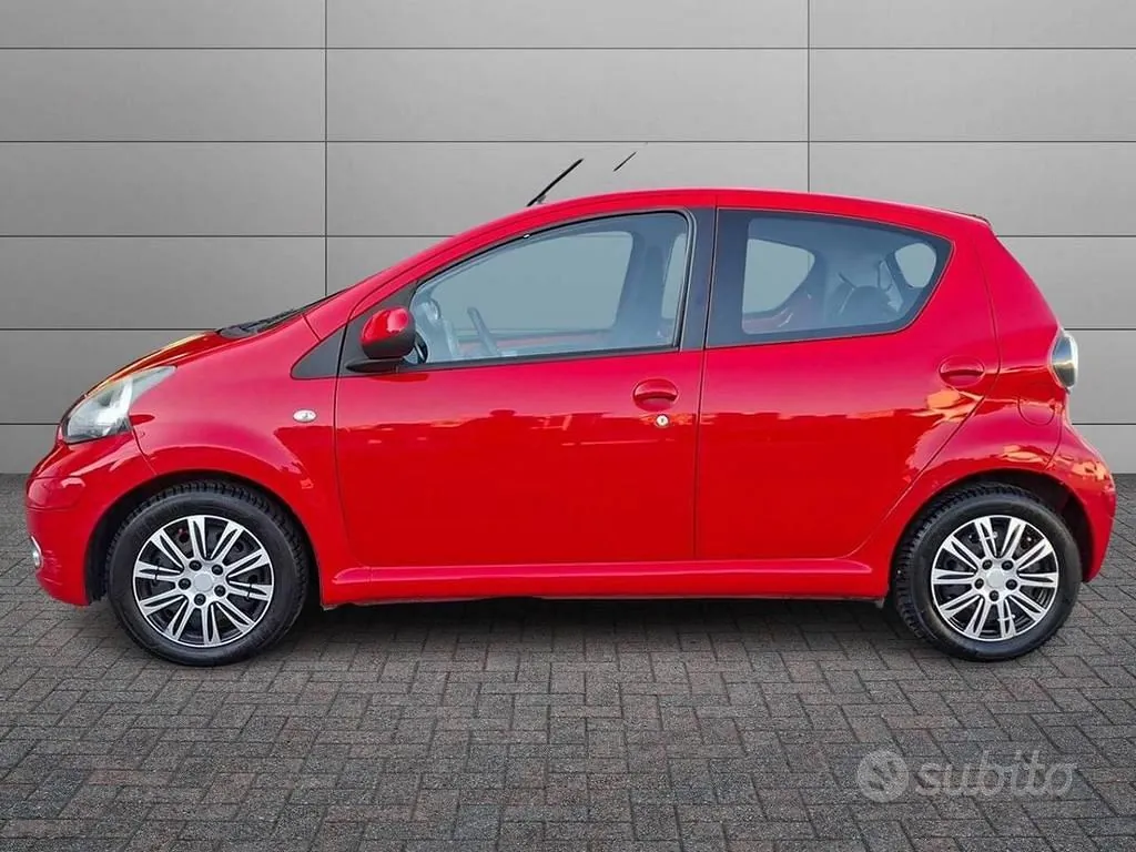 Toyota Aygo 2011 photo 2