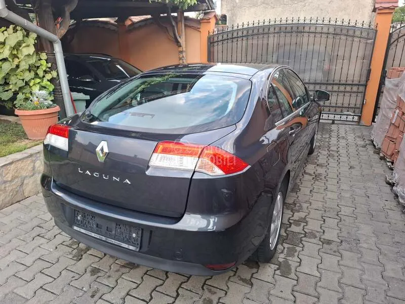 Renault Laguna 2010 photo 4