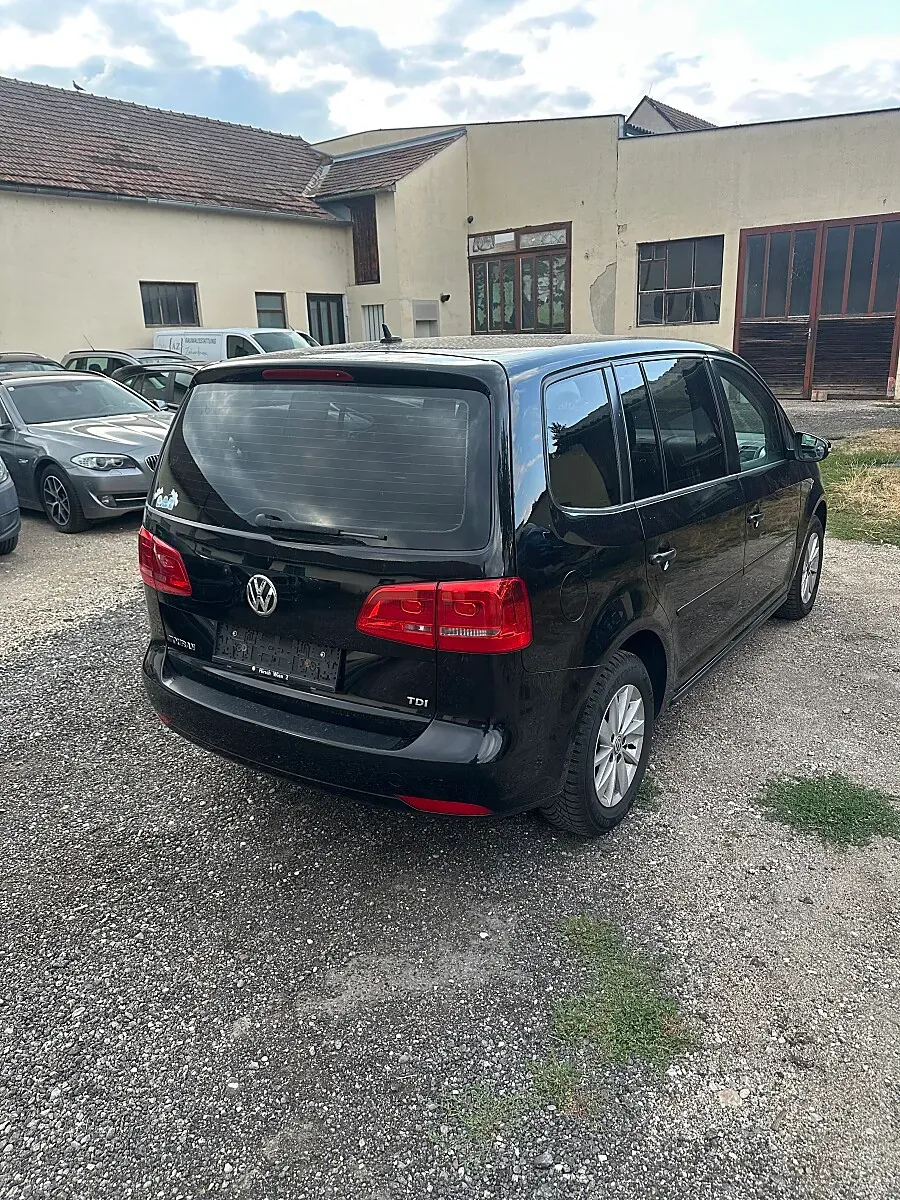 Volkswagen Touran 2010 photo 3