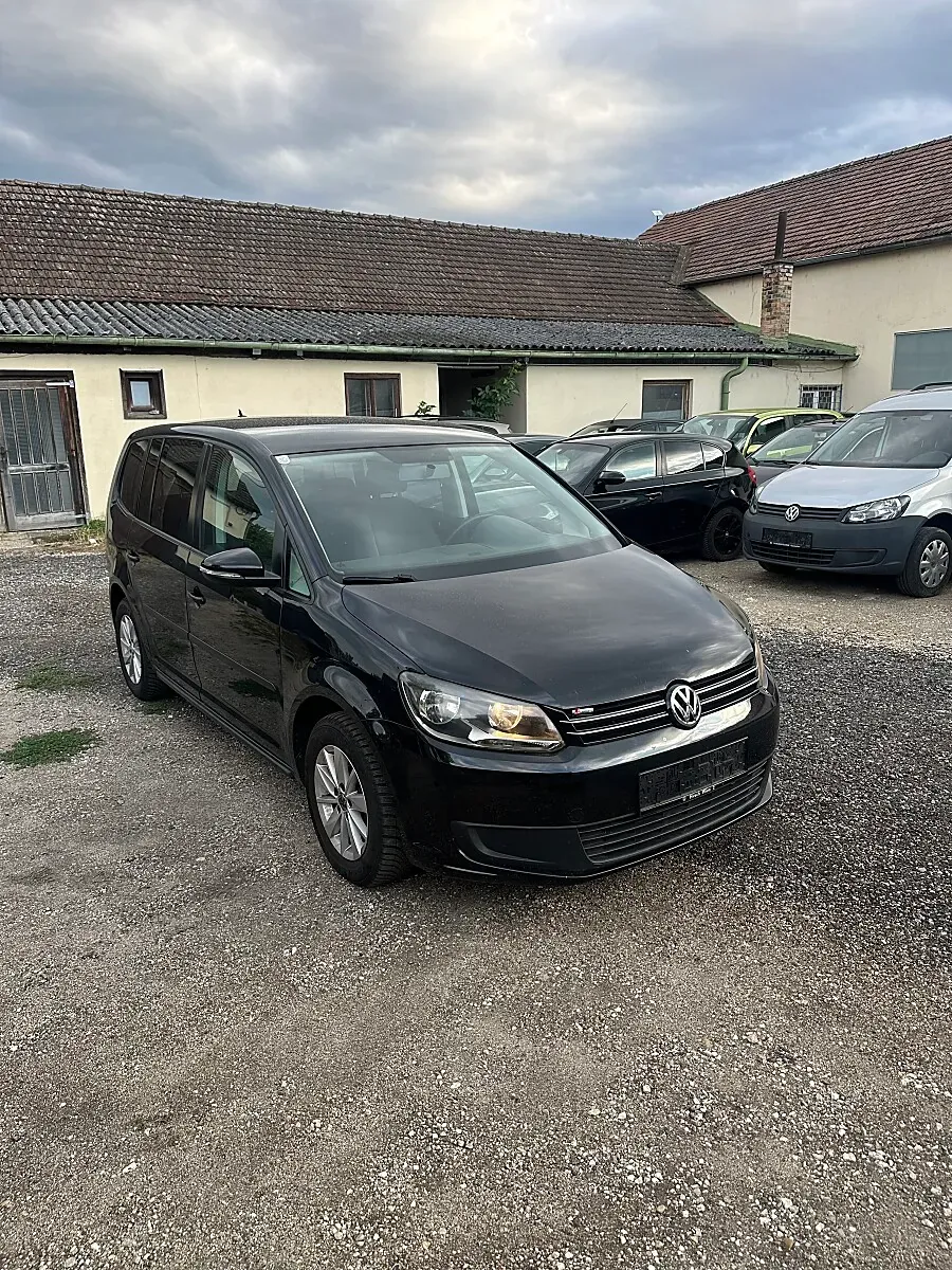 Volkswagen Touran 2010 photo 2
