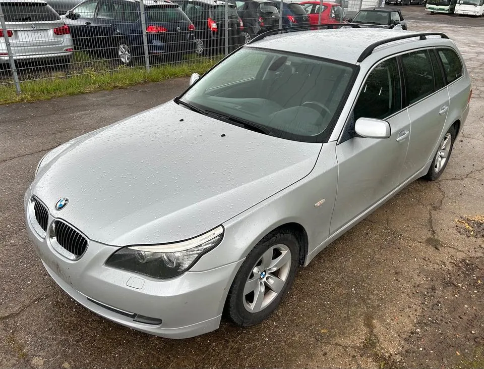 BMW 523I