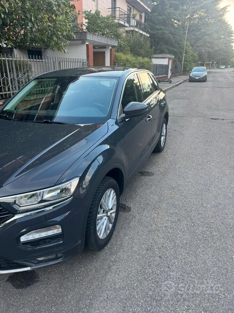 Volkswagen T-Roc 2021 photo 2