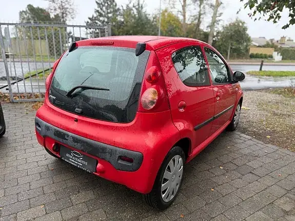 Peugeot 107 2008 photo 4