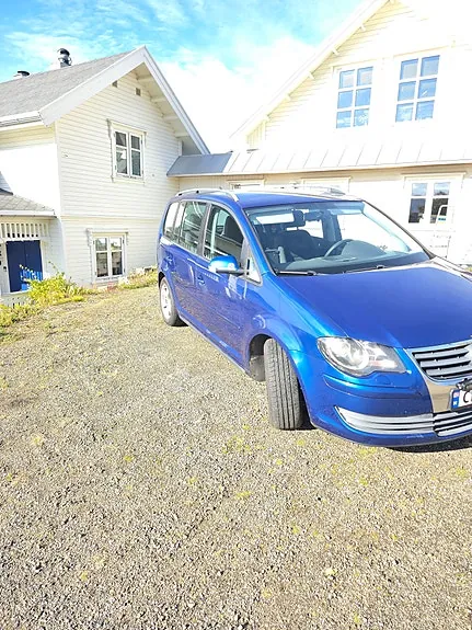 Volkswagen Touran 2010 photo 2