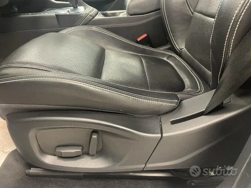 Jaguar E-Pace 2019 photo 3
