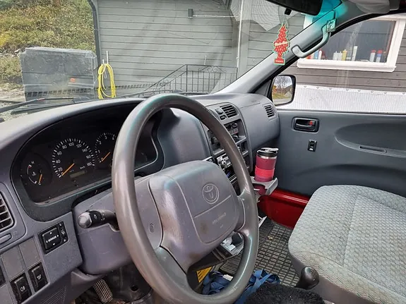 Toyota Hiace 2002 photo 3