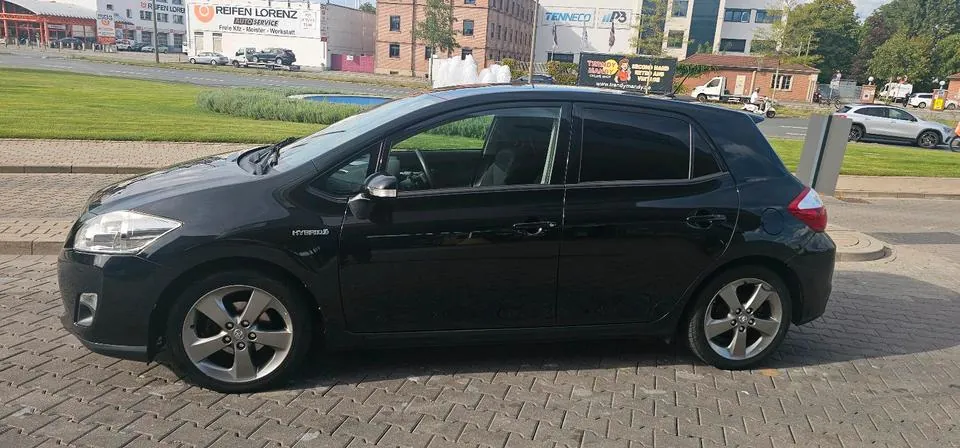 Toyota Auris Hybrid