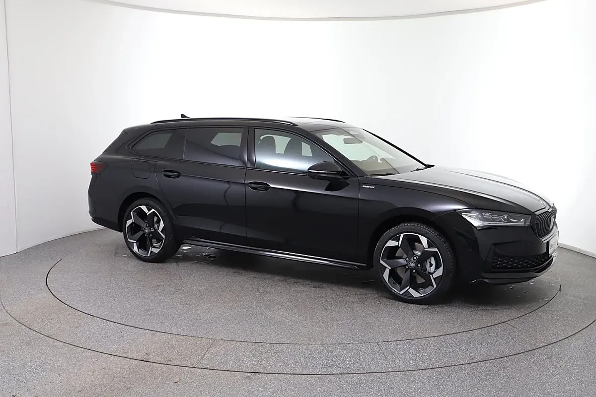 Skoda Superb 2026 photo 2