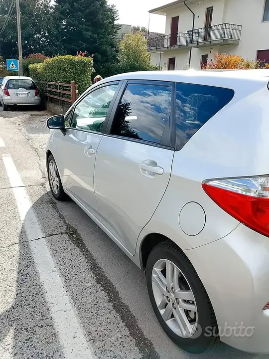 Toyota Verso 2011 photo 4