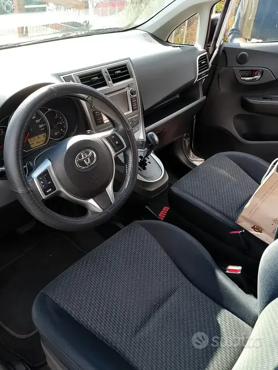 Toyota Verso 2011 photo 3