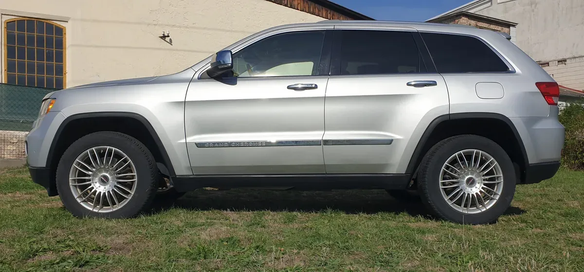 Jeep Grand Cherokee 2012 photo 2