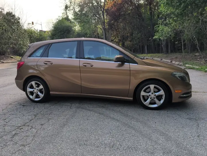 Mercedes-Benz B-Class 2013 photo 2