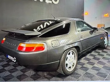 Porsche 928