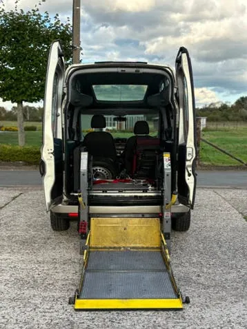 Fiat Doblo 2011 photo 2