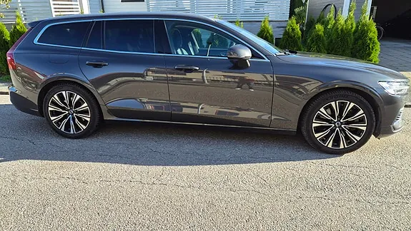 Volvo V60 2023 photo 2