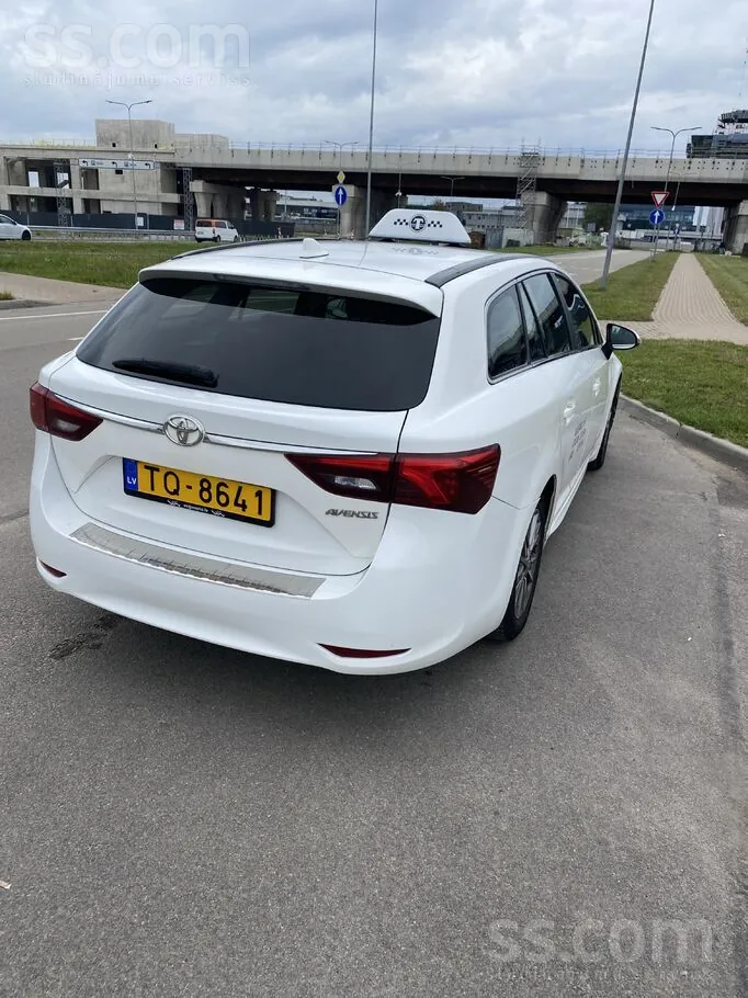 Toyota Avensis 2017 photo 2
