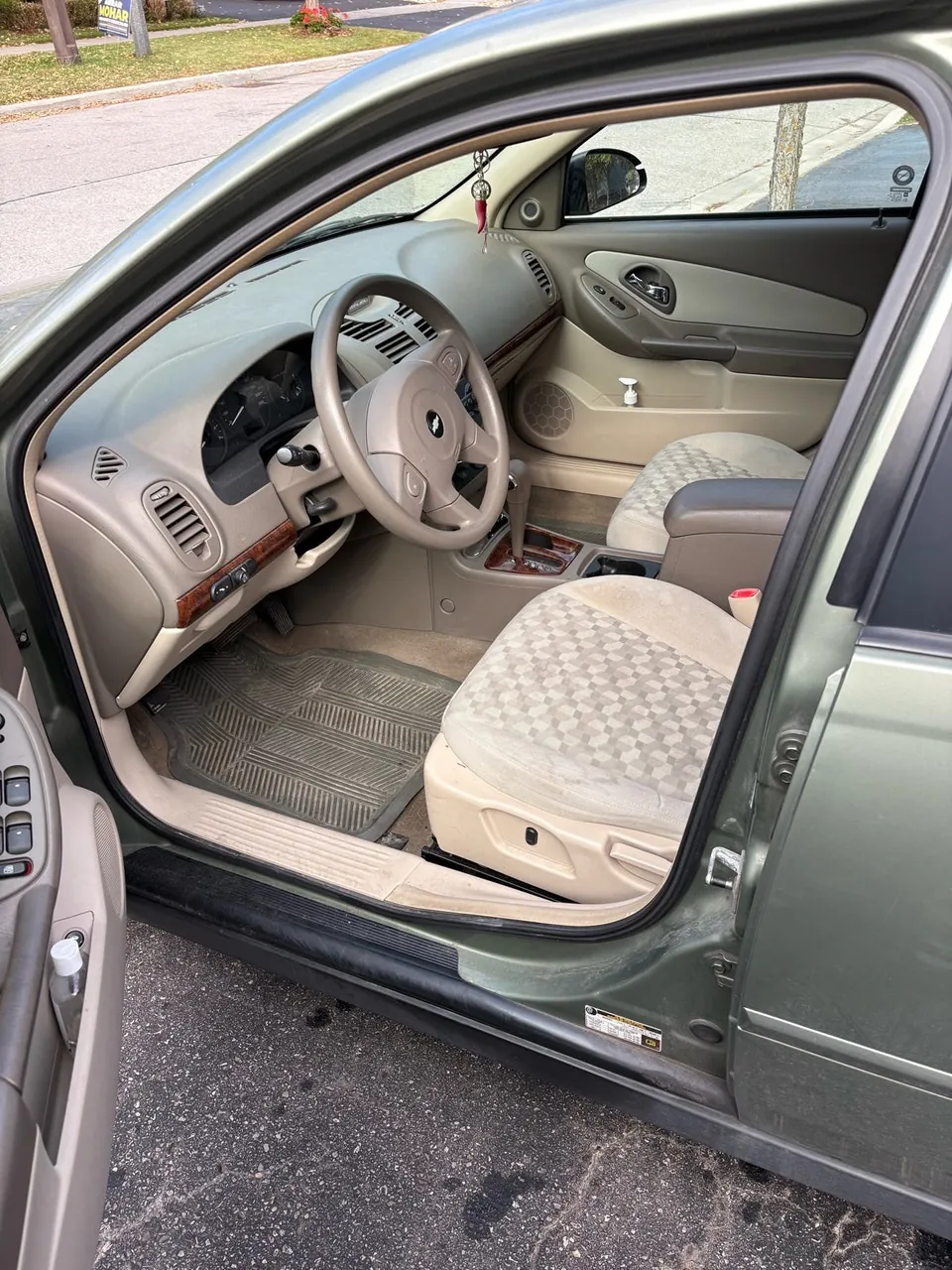 Chevrolet Malibu 2004 photo 2